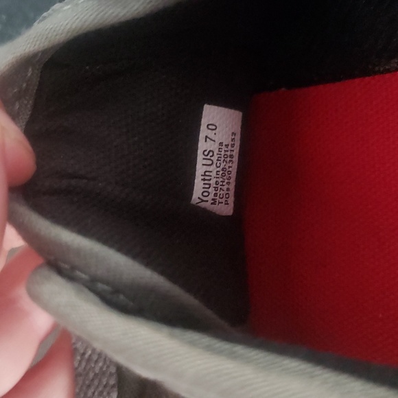 Vans - Picture 2 of 2